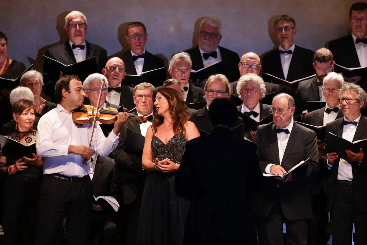 Dialogue entre violon et chant lors du concert 